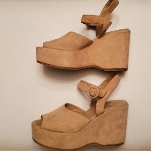 BC BG Max Azria Wedge Sandals Shoes Suede 7B